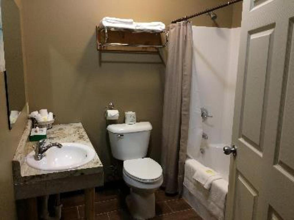 Lewistown Big Horse Inn And Suites מראה חיצוני תמונה